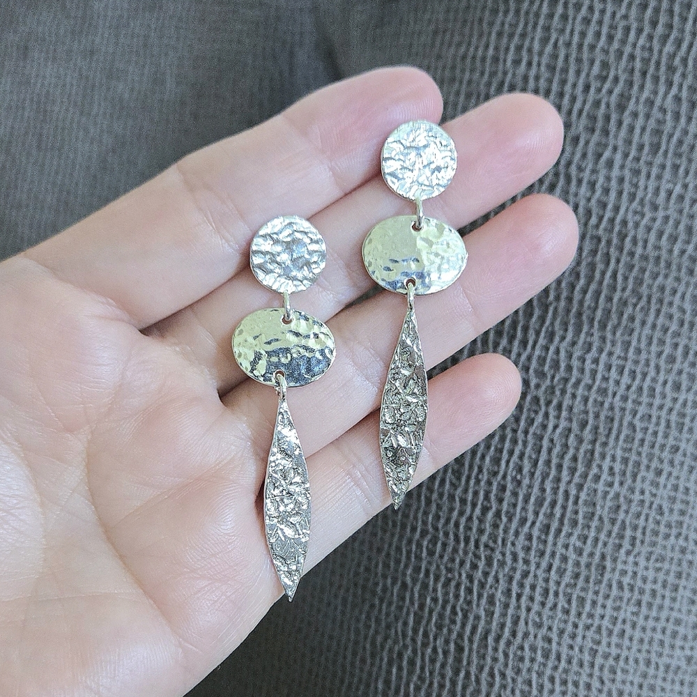 Noa Zuman Silver🤍 Hammered🔨 Geometric📐 Dangle Earrings - Picture 13 of 15